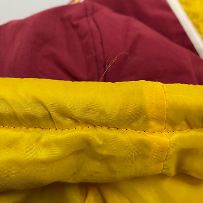【現状渡し品】【メンズ】 STARTER × NFL スターター バイ エヌエフエル90S 台湾製"REDSKINS"レッドスキンズ NYLON HOODED DOWN JACKET ナイロン フーデッド ダウン ジャケット アウター 146-260123-mh-02-izu サイズ：L カラー：ワインレッド/イエロー 万代Net店