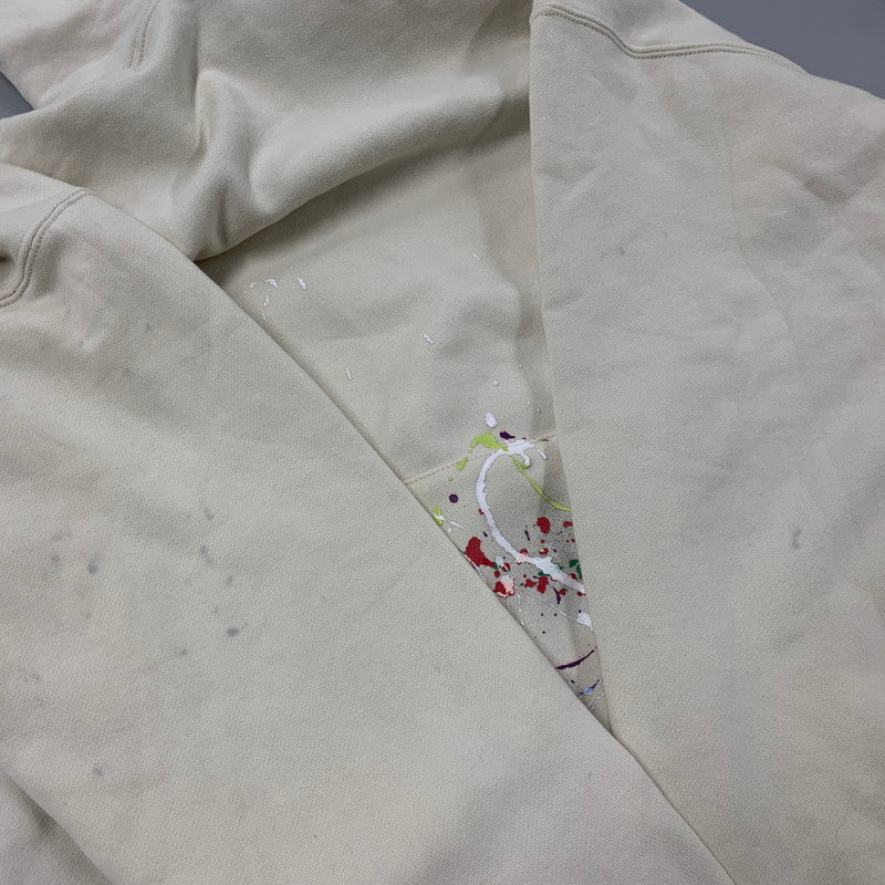 【中古品】【メンズ】 FOG ESSENTIALS エフオージーエッセンシャルズ ×THEATER8 シアターエイト BACK LOGO PAINT HOODIE バック ロゴ ペイント フーディ トップス スウェット トレーナー 142-260130-ya-15-izu サイズ：XS カラー：クリーム 万代Net店