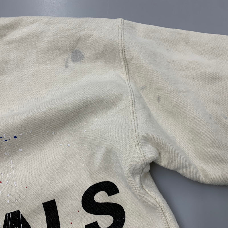 【中古品】【メンズ】 FOG ESSENTIALS エフオージーエッセンシャルズ ×THEATER8 シアターエイト BACK LOGO PAINT HOODIE バック ロゴ ペイント フーディ トップス スウェット トレーナー 142-260130-ya-15-izu サイズ：XS カラー：クリーム 万代Net店