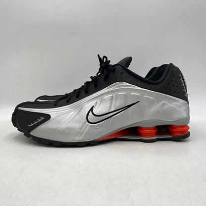 【中古品】【メンズ】 HQ1988-002 SHOX R4 ショックス R4 2024 スニーカー 靴 160-260201-tt-07-izu サイズ：33ｃｍ カラー：METALLIC SILVER/RED 万代Net店