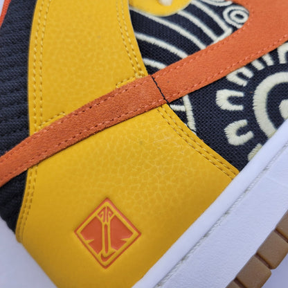 【中古美品】【メンズ】 DZ5354-045 DUNK HIGH SOMOS FAMILIA DIA DE MUERTOS ダンク ハイ ソモス ファミリア ディア デ ムエルトス スニーカー 靴 160-260201-tt-05-izu サイズ：29cm カラー：OFF NOIR/STARFISH-DK DRIFTWOOD 万代Net店
