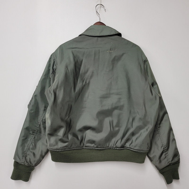 【現状渡し品】【メンズ】 U.S AIR FORCE ユーエスエアフォース 70-80S CWU-45P FLIGHT JACKET フライトジャケット アウター 146-260205-yn-01-izu サイズ：不明 カラー：カーキ 万代Net店