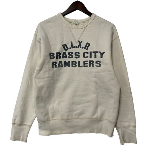 【現状渡し品】【メンズ】 DELUXE WARE デラックスウエア "D.L.X.R BRASSS CITY RAMBLERS"前V SWEATSHIRT スウェットシャツ トップス 長袖 145-260214-cs-02-izu サイズ：M カラー：ホワイト 万代Net店