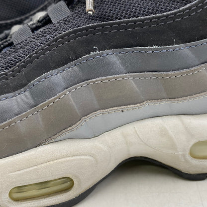 【中古品】【メンズ】 749766-021 AIR MAX 95 ESSENTIAL エア マックス 95 エッセンシャル スニーカー 靴 160-260215-kh-04-izu サイズ：27.5 カラー：BLACK/ANTHRACITE 万代Net店