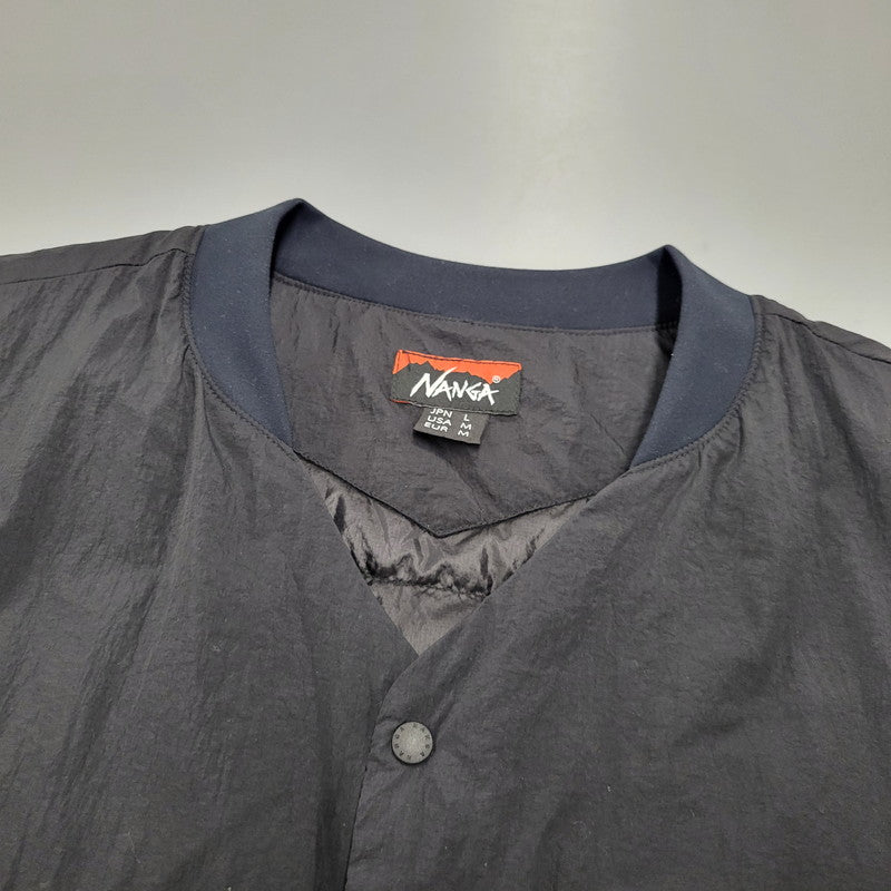 【中古品】【メンズ】 NANGA ナンガ NO COLLAR SOFT DOWN CARDIGAN ノーカラー ソフト ダウン カーディガン アウター 144-260217-cs-19-izu サイズ：L カラー：ブラック 万代Net店