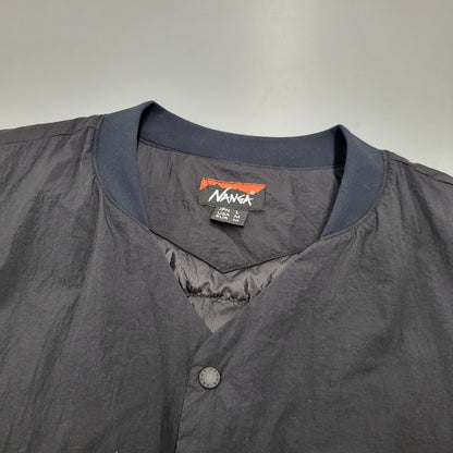 【中古品】【メンズ】 NANGA ナンガ NO COLLAR SOFT DOWN CARDIGAN ノーカラー ソフト ダウン カーディガン アウター 144-260217-cs-19-izu サイズ：L カラー：ブラック 万代Net店