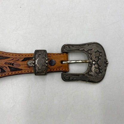 【現状渡し品】【メンズ】 JUSTIN ジャスティン C10604 CARVING LEATHER BELT カービング レザー ベルト 205-260224-cs-11-izu サイズ：32 カラー：ブラウン 万代Net店