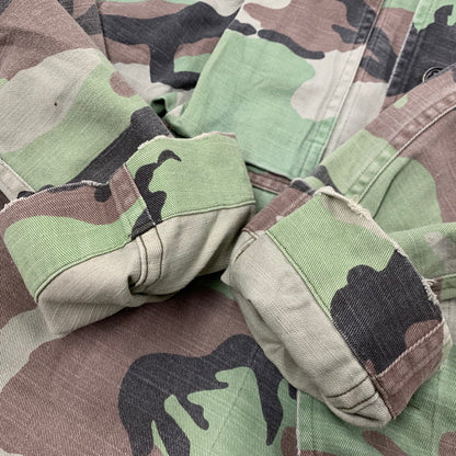 【中古品】【メンズ】 JAPAN TIGER ARTWORK MILITARY ARMY CAMO CHEVRON SHIRT JACKET ジャパン タイガー アートワーク ミリタリー アーミー カモ シェブロン シャツ ジャケット アウター 147-260221-ya-02-izu サイズ：S カラー：マルチ 万代Net店
