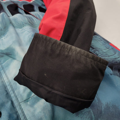 【中古品】【メンズ】 × THE NORTH FACE ザノースフェイス STATUE OF LIBERTY MOUNTAIN JACKET NP61902I 自由の女神 マウンテンジャケット アウター 149-260223-as-18-izu サイズ：S カラー：レッド系 万代Net店