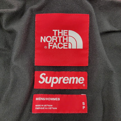 【中古品】【メンズ】 × THE NORTH FACE ザノースフェイス STATUE OF LIBERTY MOUNTAIN JACKET NP61902I 自由の女神 マウンテンジャケット アウター 149-260223-as-18-izu サイズ：S カラー：レッド系 万代Net店
