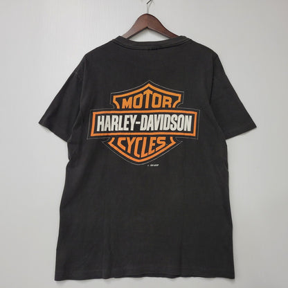 【中古品】【メンズ】 HARLEY-DAVIDSON ハーレーダビッドソン 両シングル OFF THE SCALE PRINT SS TEE オフ ザ スケール プリント ショートスリーブ Tシャツ 半袖 トップス 146-260329-kh-01-izu サイズ：M カラー：ブラック 万代Net店