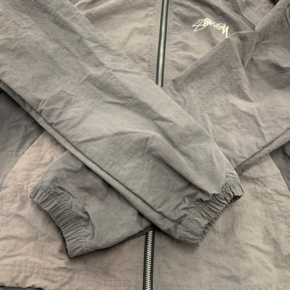 【現状渡し品】【メンズ】 STUSSY ステューシー 115745 BEACH SHELL WAVE DYE ビーチシェル ウェーブ ダイ ジャケット アウター 142-260307-kh-08-izu サイズ：M カラー：ブラック系 万代Net店