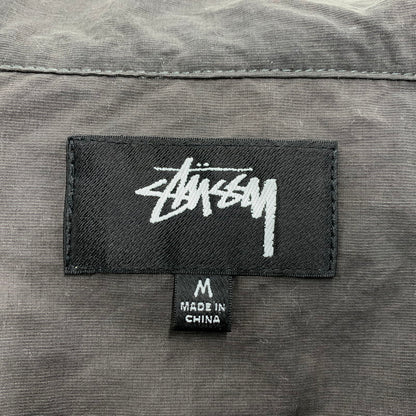 【現状渡し品】【メンズ】 STUSSY ステューシー 115745 BEACH SHELL WAVE DYE ビーチシェル ウェーブ ダイ ジャケット アウター 142-260307-kh-08-izu サイズ：M カラー：ブラック系 万代Net店