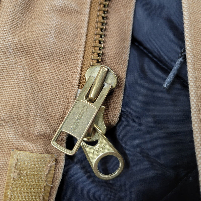 【中古品】【メンズ】 Carhartt カーハート QUILTING DUCK TRADITIONAL COAT キルティング ダック トラディショナル コート アウター 146-260227-kh-03-izu カラー：ブラウン 万代Net店