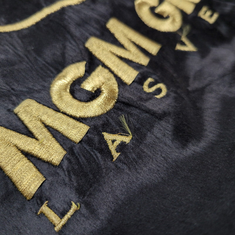 【現状渡し品】【メンズ】 MGM GRAND メトロ・ゴールドウィン・メイヤー グランド 4000 USA製 80S 刺繍 BLOUSON JACKET ブルゾン ジャケット アウター 146-260305-yn-08-izu サイズ：XXL カラー：ブラック系 万代Net店