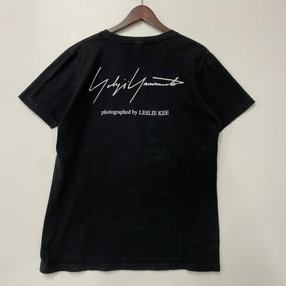 【中古品】【メンズ】 × LESLIE KEE レスリー・キー GRAPHIC PRINT S/S TEE HR-T99-089 グラフィックプリント ショートスリーブ Tシャツ FNO限定 半袖 140-260301-as-11-izu サイズ：3 カラー：ブラック 万代Net店