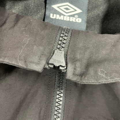 【中古品】【メンズ】 UMBRO アンブロ ULUQJK30 NYLON TRACK JACKET ナイロン トラック ジャケット アウター 148-260310-ya-05-izu サイズ：S カラー：BLACK 万代Net店