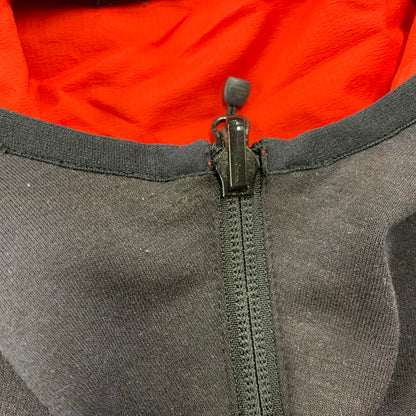 【中古品】【メンズ】 NT61984 REVERSIBLE TECH AIR HOODIE リバーシブル テック エアー フーディ アウター 144-260313-ya-09-izu サイズ：M カラー：BLACK×RED 万代Net店