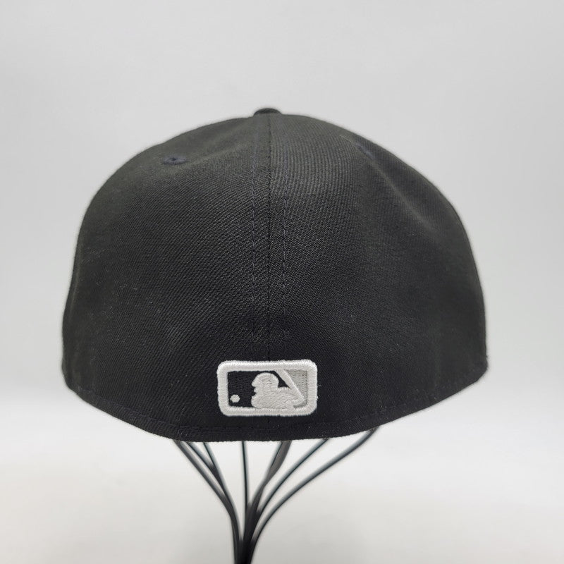 【中古品】【メンズ/レディース】 × MLB エムエルビー × NEW ERA ニューエラ TEAMS BOX LOGO CHICAGO WHITE SOX チーム ボックス ロゴ シカゴ ホワイトソックス 帽子 185-260307-kh-03-izu サイズ：7 1/2（59.6cm） カラー：ブラック 万代Net店