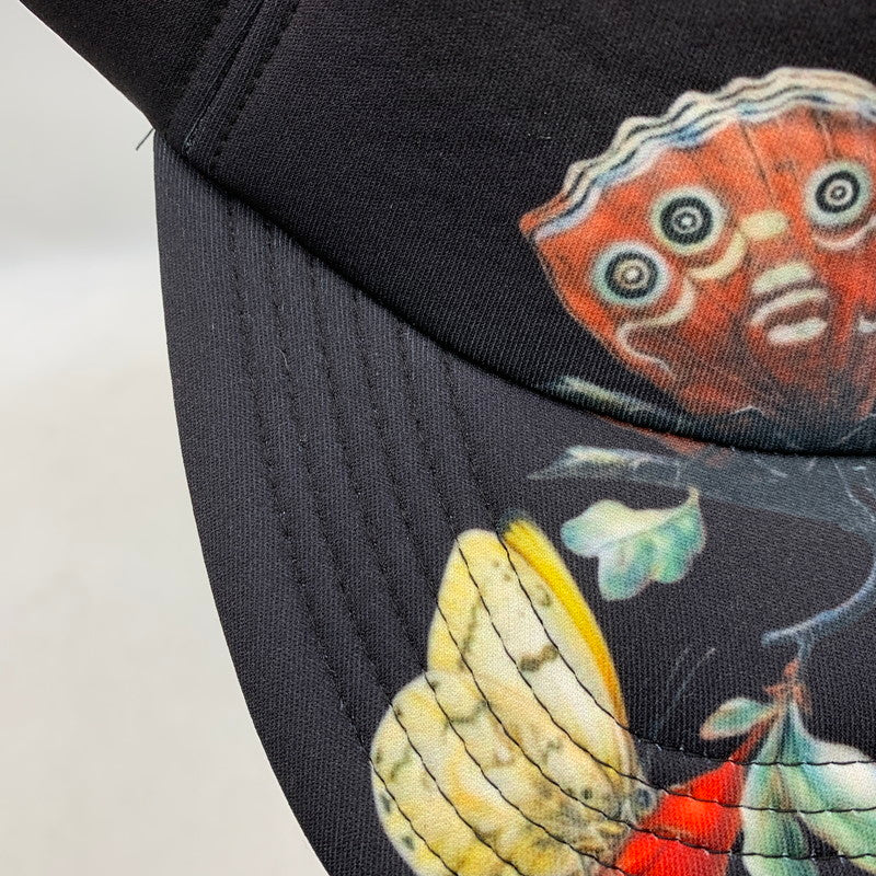 【中古美品】【メンズ/レディース】 UC2E4H04-1 25AW GRAPHIC CAP グラフィック キャップ 帽子 185-260309-cs-12-izu サイズ：F カラー：ブラック 万代Net店