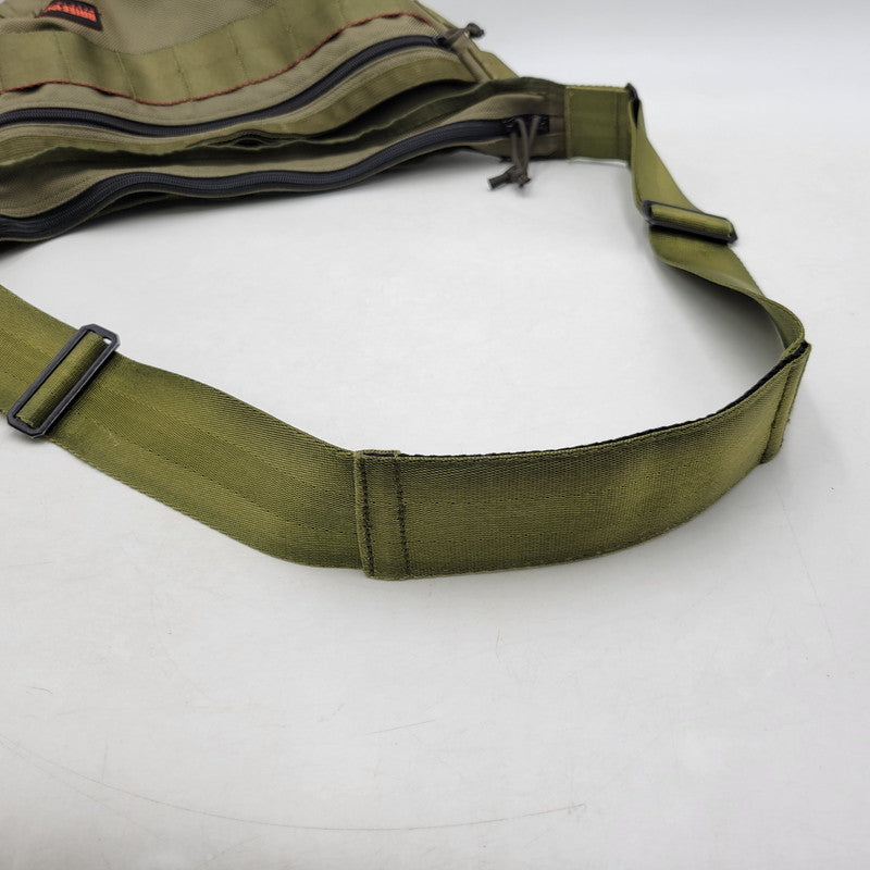 【中古品】【メンズ/レディース】 BRIEFING ブリーフィング × TOMORROWLAND トゥモローランド WIDE DAY TRIPPER ワイドデイトリッパー USA製 ショルダーバッグ カバン 鞄 188-260310-as-13-izu カラー：カーキ 万代Net店