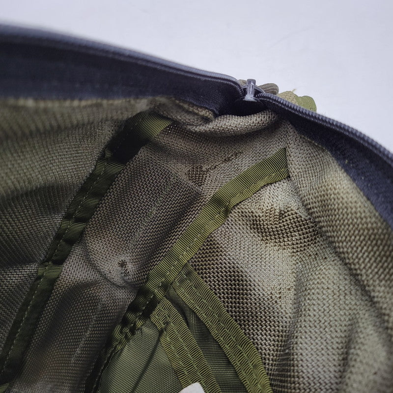 【中古品】【メンズ/レディース】 BRIEFING ブリーフィング × TOMORROWLAND トゥモローランド WIDE DAY TRIPPER ワイドデイトリッパー USA製 ショルダーバッグ カバン 鞄 188-260310-as-13-izu カラー：カーキ 万代Net店