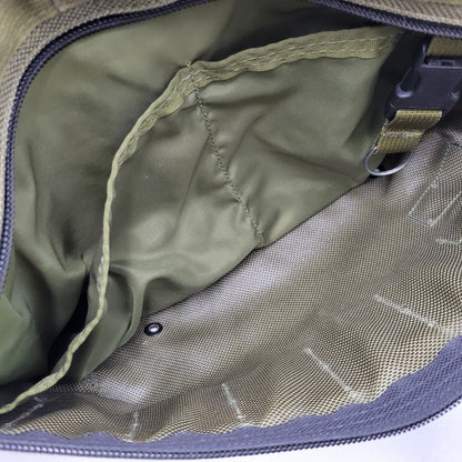 【中古品】【メンズ/レディース】 BRIEFING ブリーフィング × TOMORROWLAND トゥモローランド WIDE DAY TRIPPER ワイドデイトリッパー USA製 ショルダーバッグ カバン 鞄 188-260310-as-13-izu カラー：カーキ 万代Net店