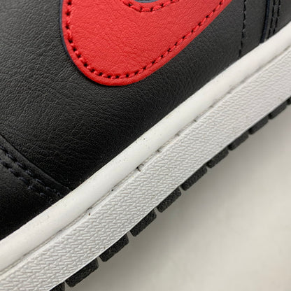【中古品】【メンズ/レディース】 DQ8426-067 AIR JORDAN 1 MID エア ジョーダン ワン ミッド スニーカー シューズ 靴 160-260311-cs-01-izu サイズ：26cm カラー：BLACK/VARSITY RED-SUMMIT WHITE 万代Net店