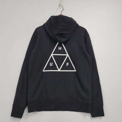 【中古品】【メンズ】 HUF ハフ ESSENTIALS TT P/O HOODIE エッセンシャル トリプルトライアングル プルオーバー フーディー パーカー トップス 142-260315-kh-17-izu サイズ：S カラー：ブラック 万代Net店