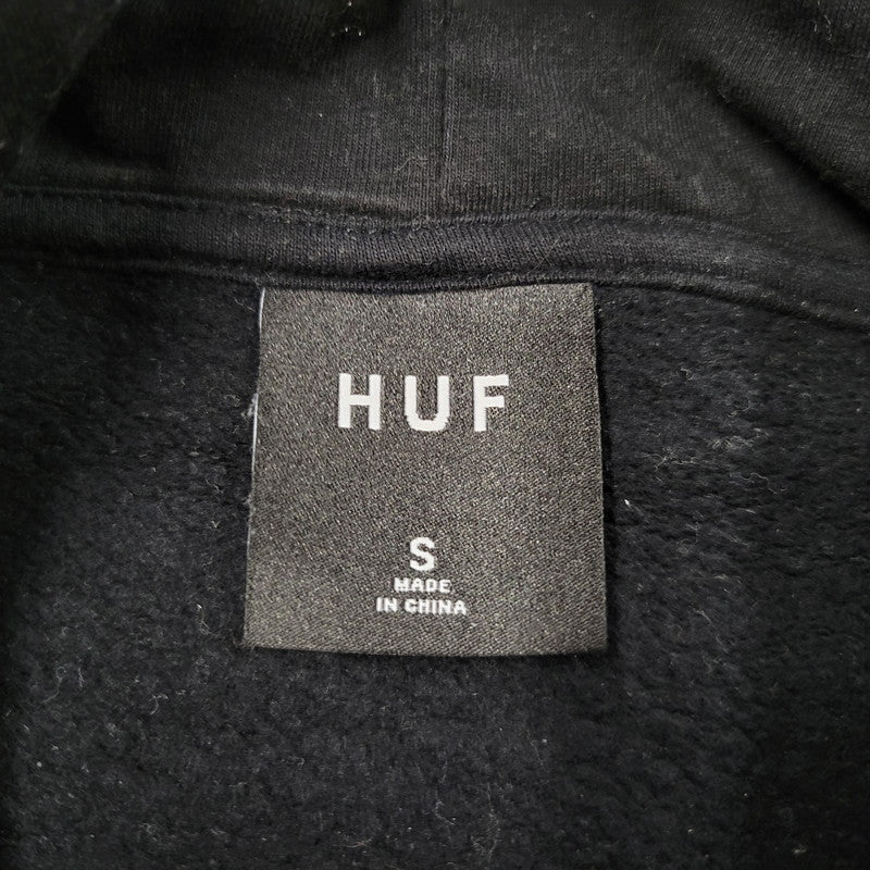 【中古品】【メンズ】 HUF ハフ ESSENTIALS TT P/O HOODIE エッセンシャル トリプルトライアングル プルオーバー フーディー パーカー トップス 142-260315-kh-17-izu サイズ：S カラー：ブラック 万代Net店