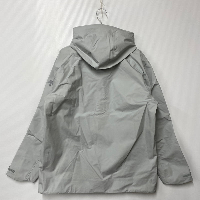 【中古美品】【メンズ】 DESCENTE ALLTERRAIN デサント オルテライン DU5FWBA2M HARD SHELL JACKET ハードシェル ジャケット アウター 144-260316-kh-03-izu サイズ：O カラー：アイスグレー 万代Net店