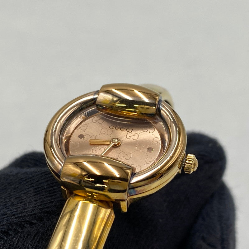 【中古品】【メンズ/レディース】 GUCCI グッチ 1400L GG PINK DIAL BANGLE WATCH ピンク ダイヤル バングル ウォッチ 時計 腕時計 197-260531-kh-02-izu カラー：ゴールド 万代Net店