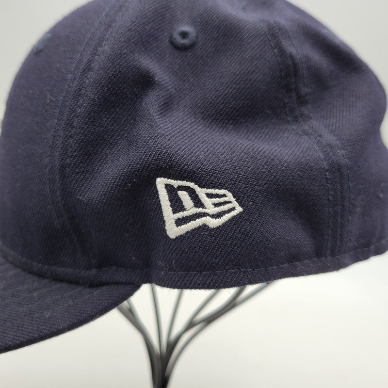 【中古品】【メンズ/レディース】 × KITH キス × YANKEES ヤンキース 10 YEAR ANNIVERSARY 1999 WORLD SERIES LOW PROFILE CAP ワールドシリーズ キャップ 帽子 185-260401-as-20-izu サイズ：7 7/8（62.5cm） カラー：ネイビー 万代Net店