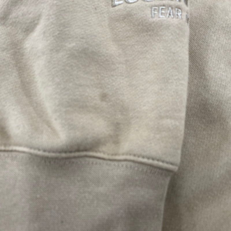 【中古品】【メンズ】 FOG ESSENTIALS エフオージーエッセンシャルズ BACK LOGO HOODED SWEATSHIRT バック ロゴ フーデッド スウェットシャツ パーカー トップス 142-260402-kh-09-izu サイズ：L カラー：ベージュ 万代Net店