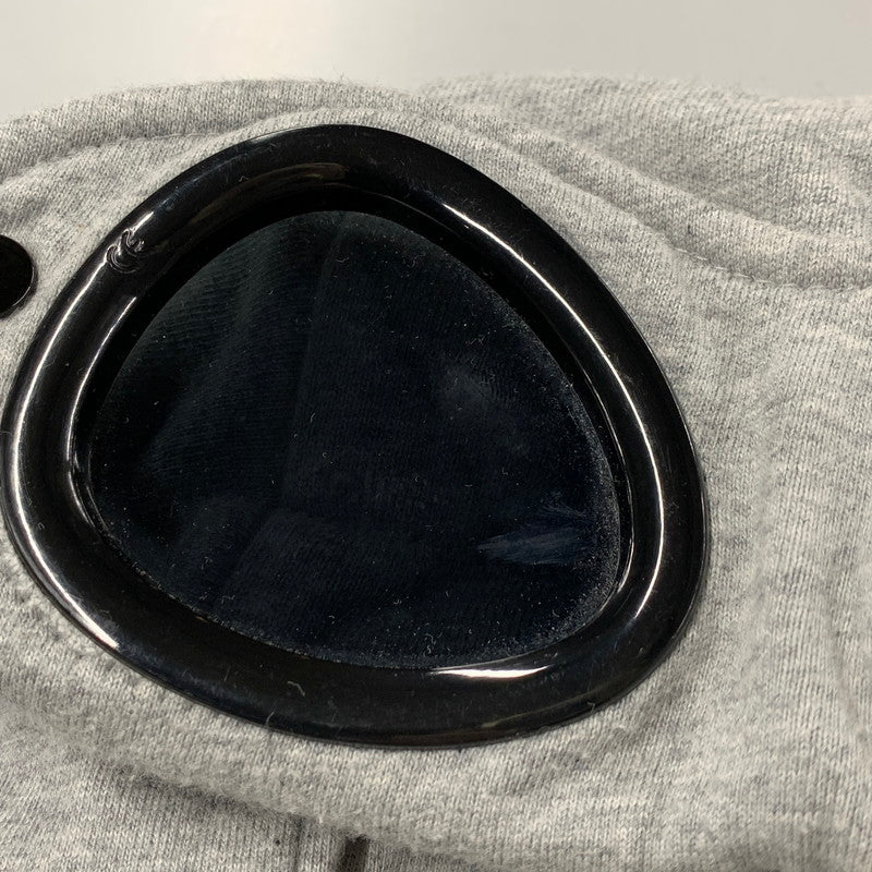 【中古品】【メンズ】 C.P. COMPANY シーピーカンパニー 13CMSS082A 005086W DIAGONAL RAISED FLEECE GOGGLE ZIPPED HOODIE ダイアゴナル レイズド フリース ゴーグル フーディー トップス 長袖 141-260402-cs-17-izu サイズ：XXL カラー：グレー 万代Net店