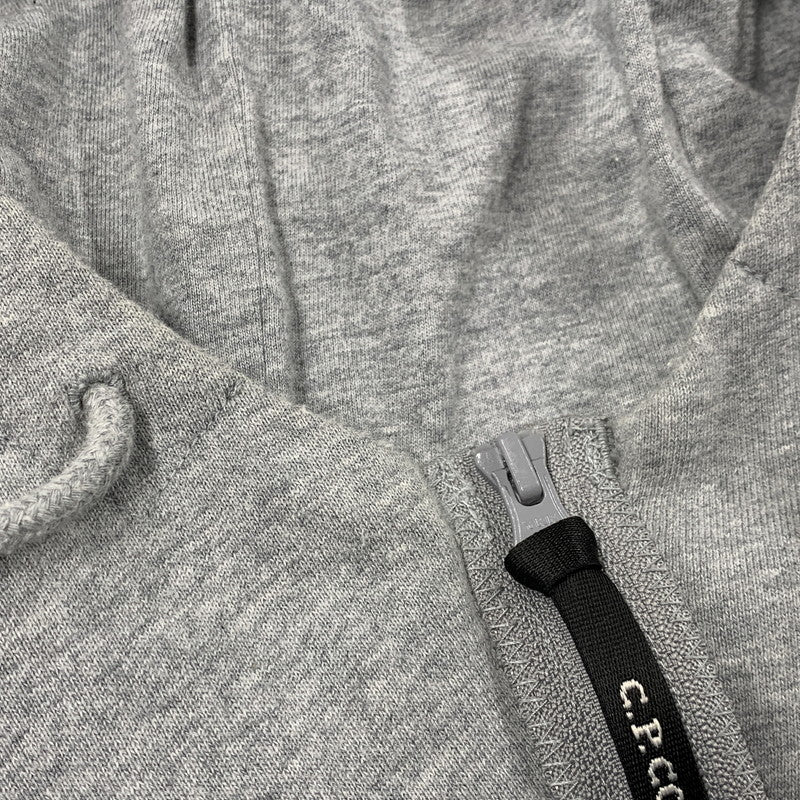 【中古品】【メンズ】 C.P. COMPANY シーピーカンパニー 13CMSS082A 005086W DIAGONAL RAISED FLEECE GOGGLE ZIPPED HOODIE ダイアゴナル レイズド フリース ゴーグル フーディー トップス 長袖 141-260402-cs-17-izu サイズ：XXL カラー：グレー 万代Net店