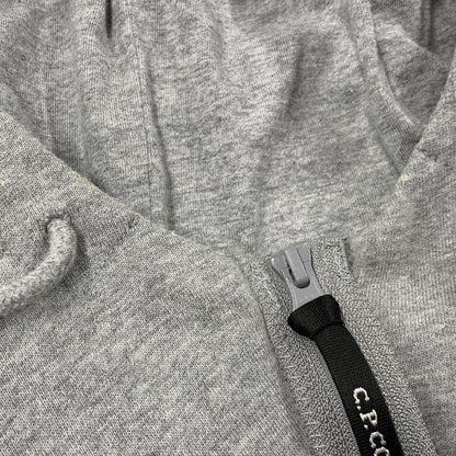 【中古品】【メンズ】 C.P. COMPANY シーピーカンパニー 13CMSS082A 005086W DIAGONAL RAISED FLEECE GOGGLE ZIPPED HOODIE ダイアゴナル レイズド フリース ゴーグル フーディー トップス 長袖 141-260402-cs-17-izu サイズ：XXL カラー：グレー 万代Net店