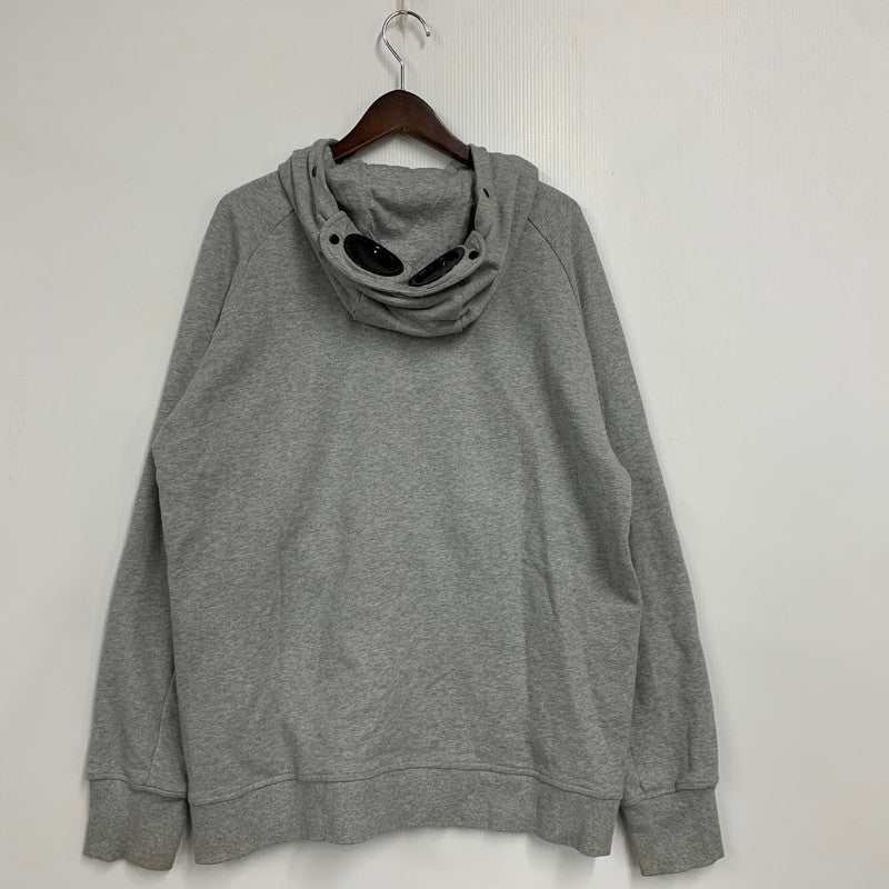 【中古品】【メンズ】 C.P. COMPANY シーピーカンパニー 13CMSS082A 005086W DIAGONAL RAISED FLEECE GOGGLE ZIPPED HOODIE ダイアゴナル レイズド フリース ゴーグル フーディー トップス 長袖 141-260402-cs-17-izu サイズ：XXL カラー：グレー 万代Net店