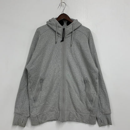 【中古品】【メンズ】 C.P. COMPANY シーピーカンパニー 13CMSS082A 005086W DIAGONAL RAISED FLEECE GOGGLE ZIPPED HOODIE ダイアゴナル レイズド フリース ゴーグル フーディー トップス 長袖 141-260402-cs-17-izu サイズ：XXL カラー：グレー 万代Net店