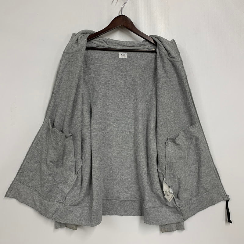 【中古品】【メンズ】 C.P. COMPANY シーピーカンパニー 13CMSS082A 005086W DIAGONAL RAISED FLEECE GOGGLE ZIPPED HOODIE ダイアゴナル レイズド フリース ゴーグル フーディー トップス 長袖 141-260402-cs-17-izu サイズ：XXL カラー：グレー 万代Net店