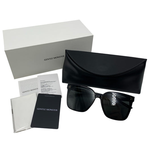 【中古品】【メンズ/レディース】 GENTLE MONSTER ジェントル モンスター NEW HER-01 SUNGLASSES ニューハ― ゼロワン サングラス 203-260402-cs-13-izu サイズ：64口15-147 カラー：ブラック 万代Net店