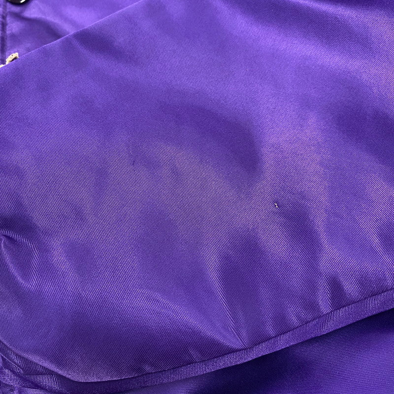 【中古品】【メンズ】 STARTER スターター USA製 NFL エヌエフエル MINNESOTA VIKINGS ミネソタ バイキングス NYLON STADIUM JACKET ナイロン スタジアム ジャケット アウター 146-260405-ya-08-izu サイズ：L カラー：パープル 万代Net店