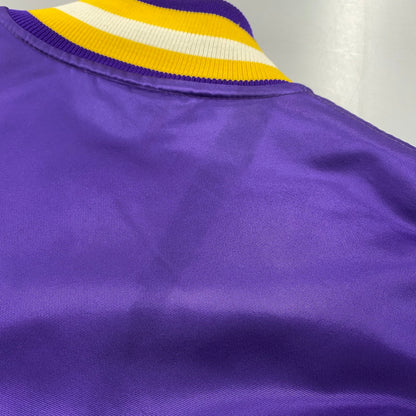 【中古品】【メンズ】 STARTER スターター USA製 NFL エヌエフエル MINNESOTA VIKINGS ミネソタ バイキングス NYLON STADIUM JACKET ナイロン スタジアム ジャケット アウター 146-260405-ya-08-izu サイズ：L カラー：パープル 万代Net店