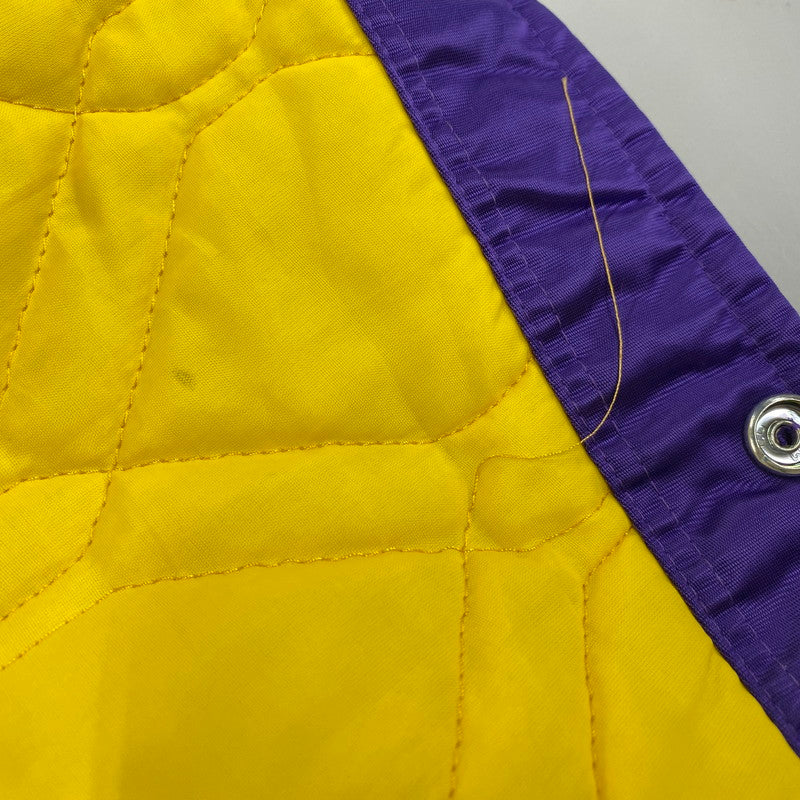 【中古品】【メンズ】 STARTER スターター USA製 NFL エヌエフエル MINNESOTA VIKINGS ミネソタ バイキングス NYLON STADIUM JACKET ナイロン スタジアム ジャケット アウター 146-260405-ya-08-izu サイズ：L カラー：パープル 万代Net店