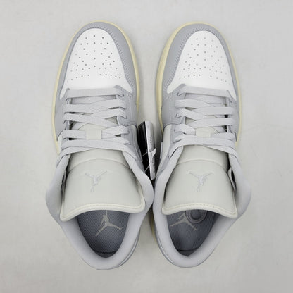 【中古美品】【メンズ/レディース】 WMNS AIR JORDAN 1 LOW DC0774-103 ウィメンズ エア ジョーダン 1 ロー スニーカー シューズ 靴 160-260405-as-22-izu サイズ：26cm カラー：SAIL/NEUTRAL GREY-COCONUT MILK 万代Net店