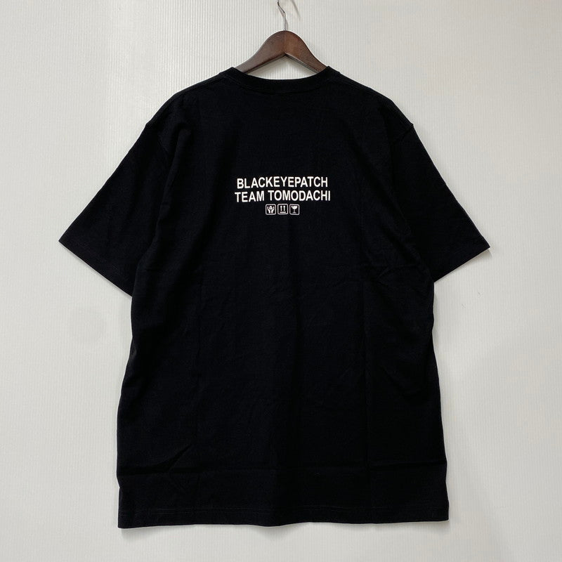 【中古品】【メンズ】 THE BLACK EYE PATCH ブラックアイパッチ BEPSS24EI27 TEAM TOMODACHI HWC TEE チーム トモダチ Tシャツ トップス 半袖 142-260406-cs-03-izu サイズ：XL カラー：ブラック 万代Net店