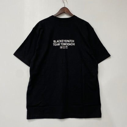 【中古品】【メンズ】 THE BLACK EYE PATCH ブラックアイパッチ BEPSS24EI27 TEAM TOMODACHI HWC TEE チーム トモダチ Tシャツ トップス 半袖 142-260406-cs-03-izu サイズ：XL カラー：ブラック 万代Net店