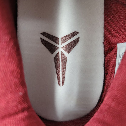 【中古美品】【メンズ】 NIKE ナイキ KOBE V PROTRO IM0557-001 コービー 5 プロトロ スニーカー シューズ 靴 160-260406-as-16-izu サイズ：26.5cm カラー：METALLIC SILVER/TEAM RED-White 万代Net店