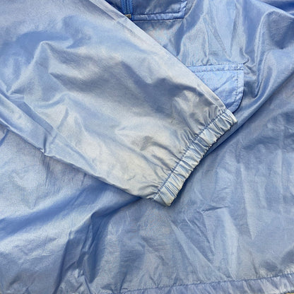 【中古品】【メンズ】 IZOD LACOSTE アイゾッド ラコステ NYLON ANORAK HOODIE ナイロン アノラック フーディー 青円糸巻タグ 146-260607-as-27-izu サイズ：M カラー：ライトブルー 万代Net店