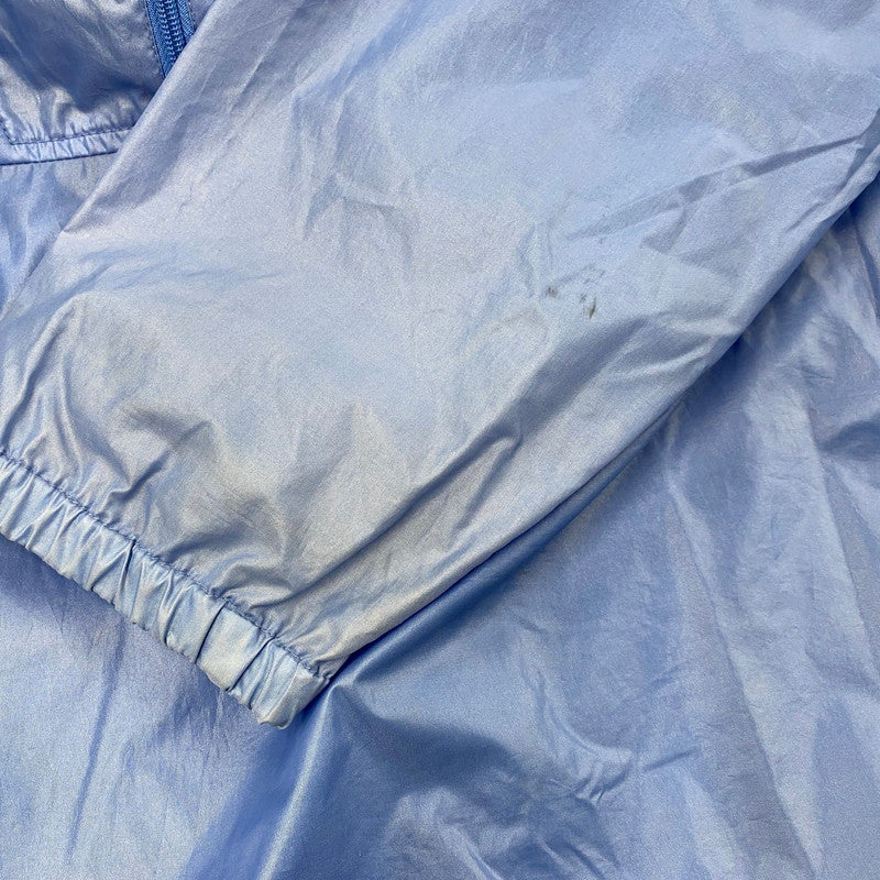 【中古品】【メンズ】 IZOD LACOSTE アイゾッド ラコステ NYLON ANORAK HOODIE ナイロン アノラック フーディー 青円糸巻タグ 146-260607-as-27-izu サイズ：M カラー：ライトブルー 万代Net店